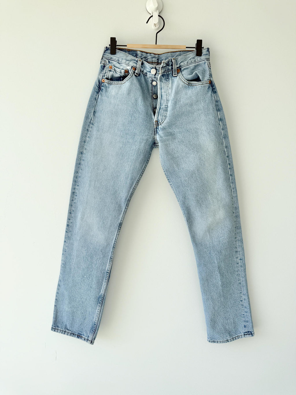 W27 L29 Levis 501 vintage 26-27” measured waist light faded blue 501s made in France 90s