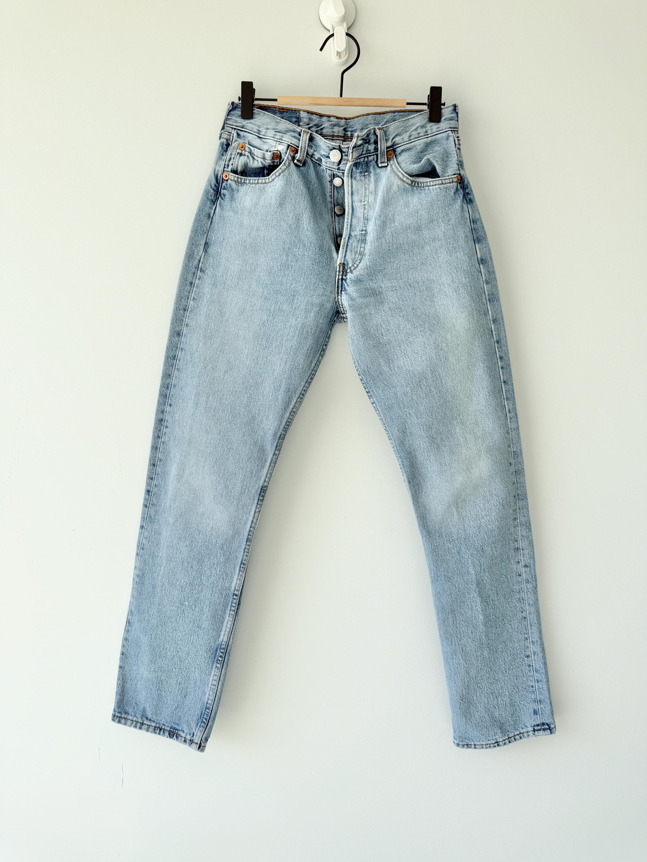W27 L29 Levis 501 vintage 26-27” measured waist light faded blue 501s made in France 90s
