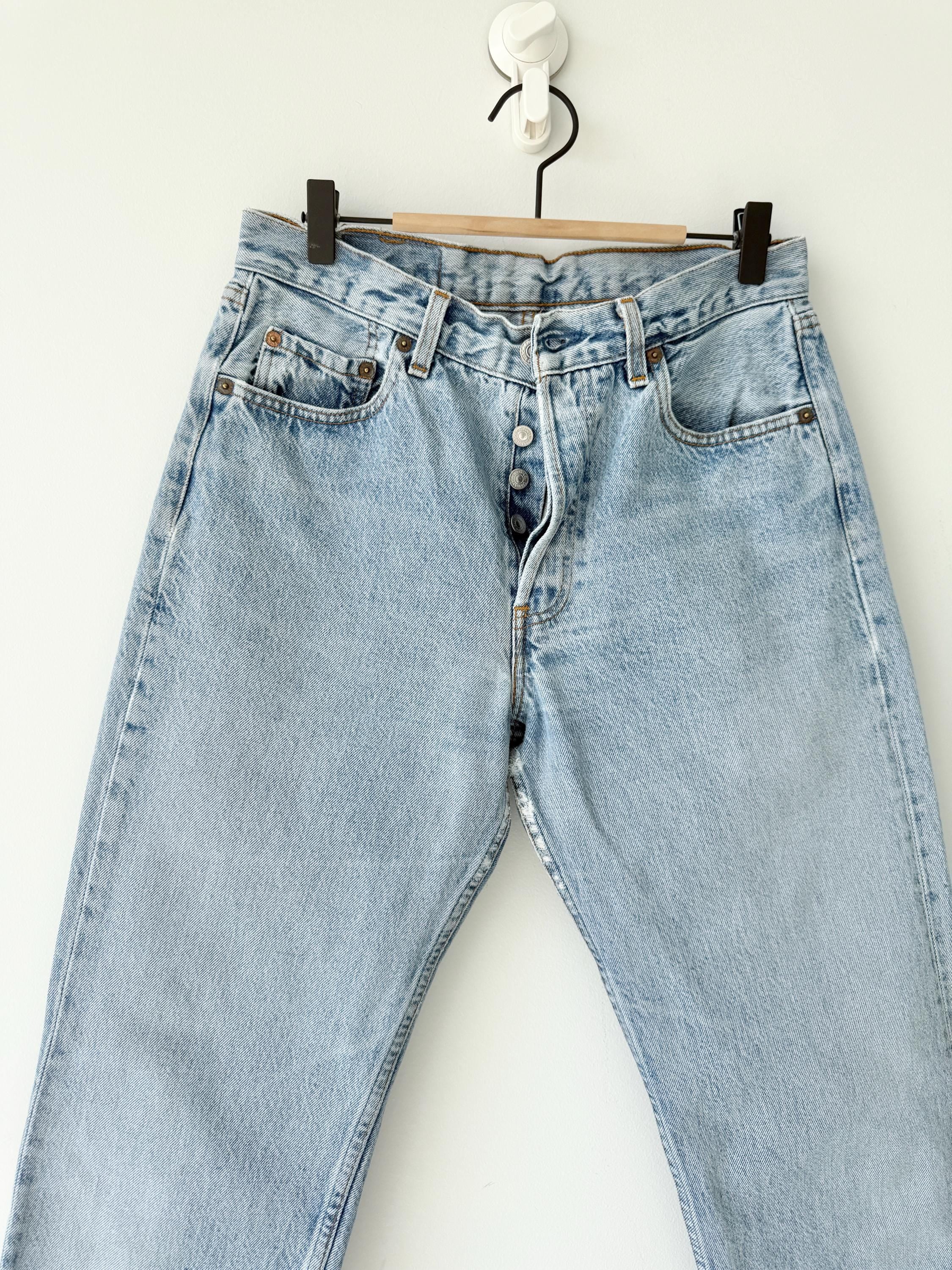 W29 L23 Levis 501 vintage 28-29” measured waist faded light blue 80s-90s made in France