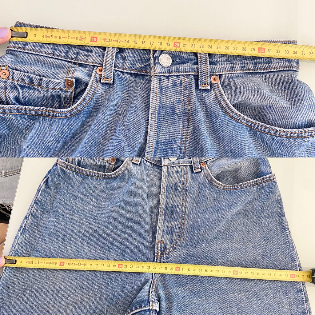 Vintage Levi’s 901  w26” L28” made in USA  Faded medium blue denim