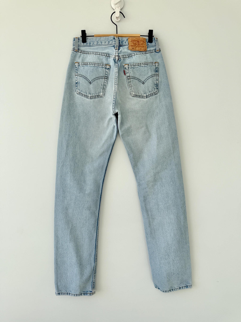 W27 L33 Levis 501 vintage 26-27” measured waist faded light blue made in 90s