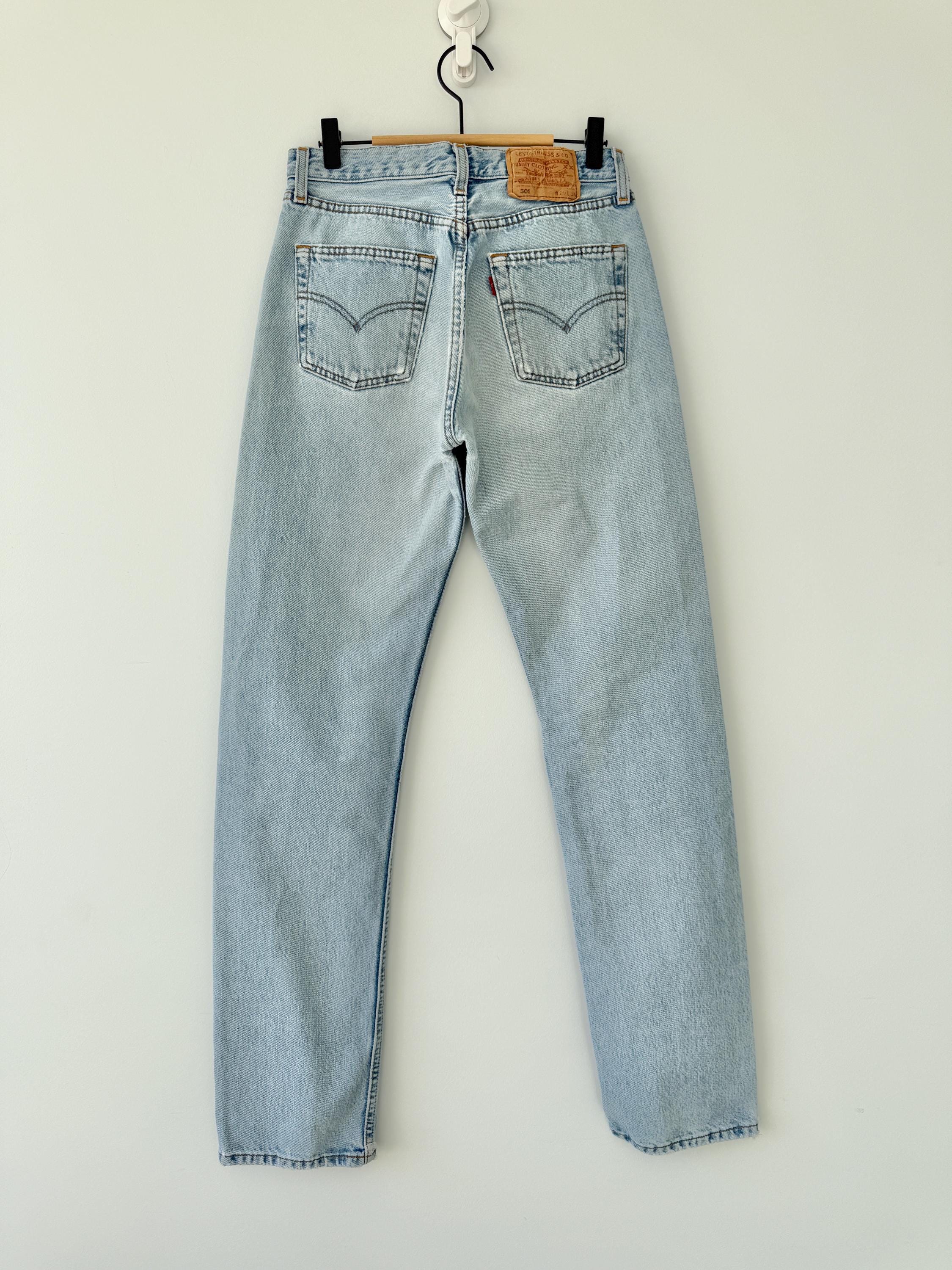 W27 L33 Levis 501 vintage 26-27” measured waist faded light blue made in 90s