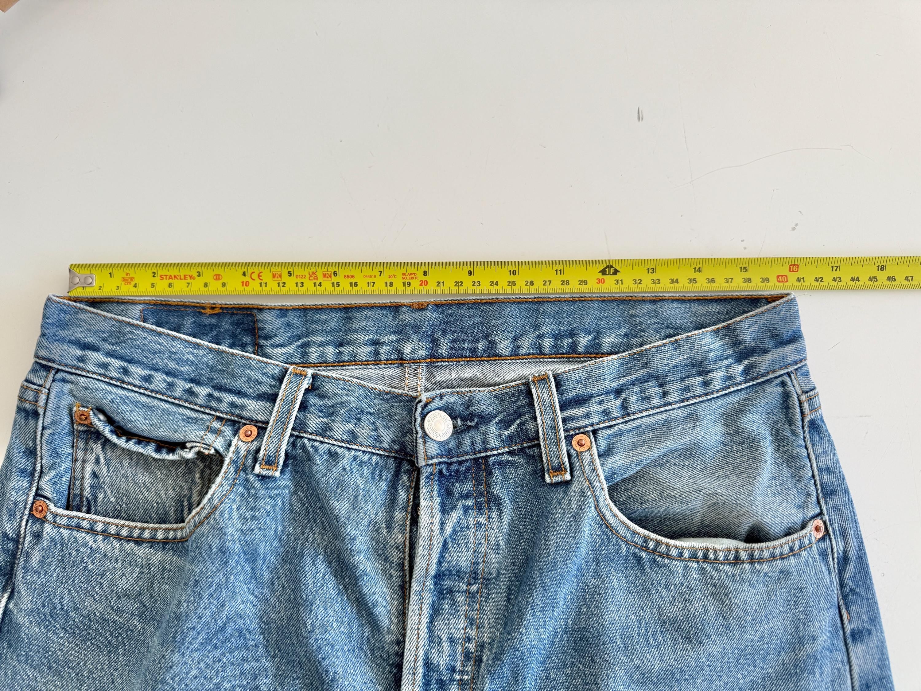 W32 L31 vintage Levis 501 31-32” measured medium faded lines blue made in Y2K