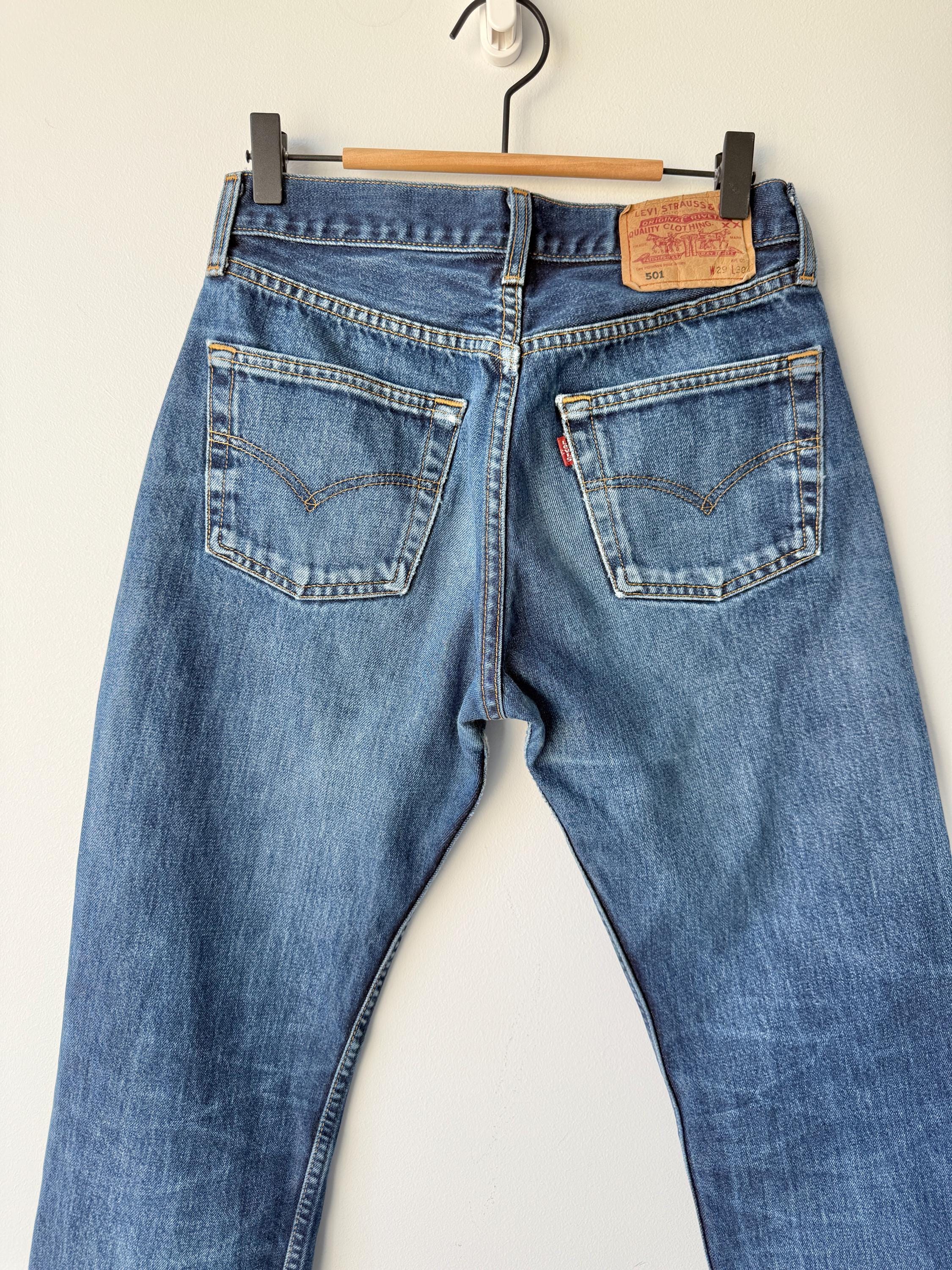 W27 L28 vintage Levis 501 26-27” measured dark blue made in y2k (iuk)