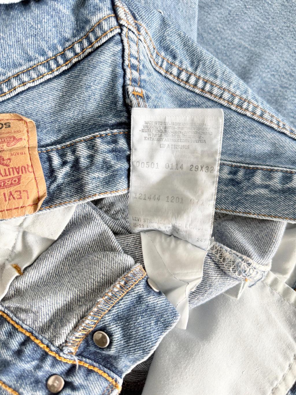 W27 L31 vintage Levis 501 26-27” measured medium blue fade made in y2k