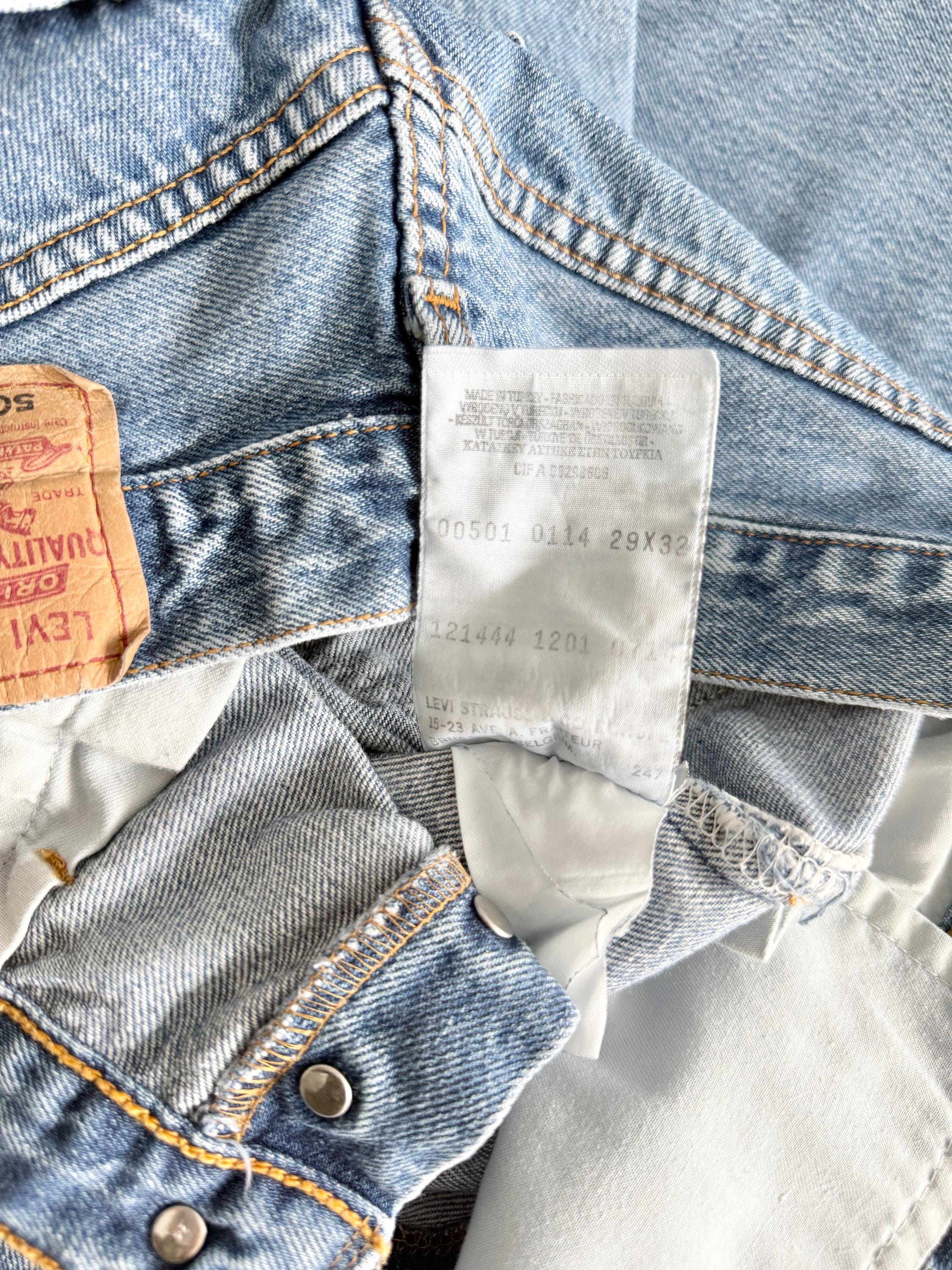 W27 L31 vintage Levis 501 26-27” measured medium blue fade made in y2k