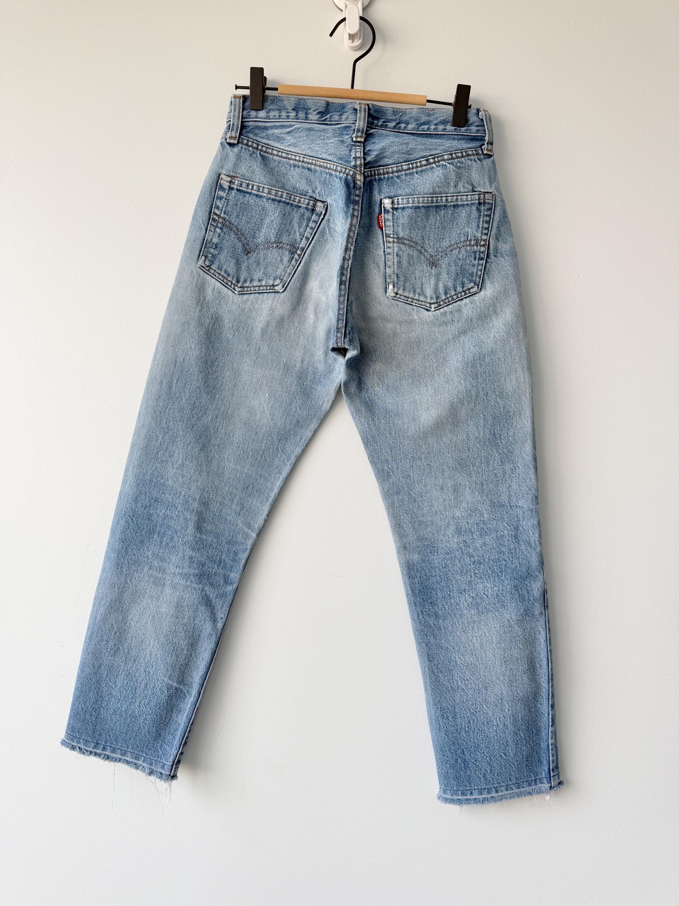W26 L27 selvedge red line vintage Levis 501 25-26” measured waist dark raw blue faded made in USA 70s