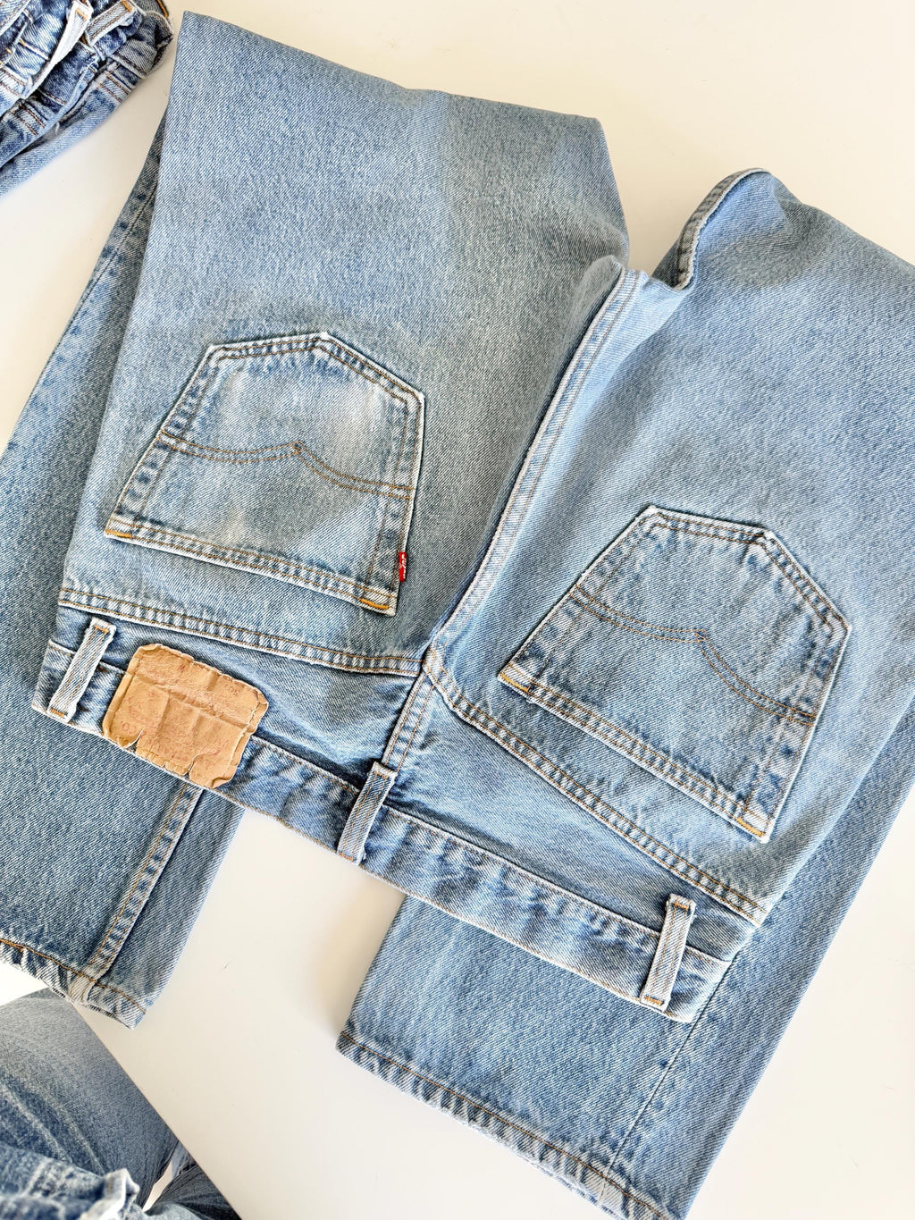 Levis 501s  vintage w31 L29 medium faded blue 501s made in USA 80s straight leg jeans 501 30”/31” waist hol