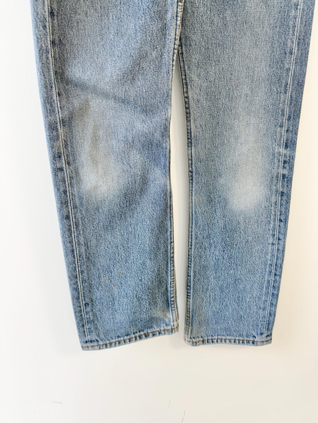 Softer w22 L27 Levis 501 vintage medium blue 90s denim straight leg jeans 501 21”/22” waist