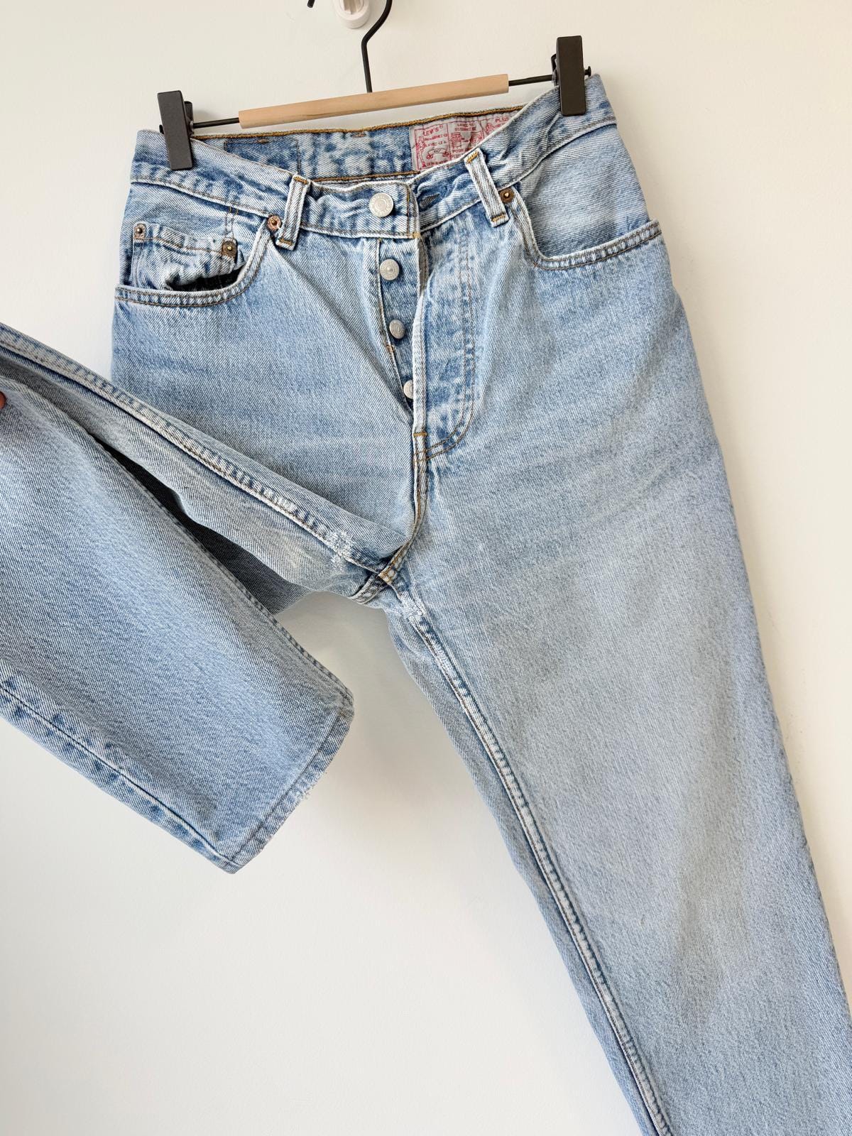 Levis 901 vintage w26 L29 light blue 901s made in USA 90s jeans 25-26”waist
