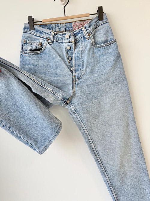Levis 901 vintage w26 L29 light blue 901s made in USA 90s jeans 25-26”waist