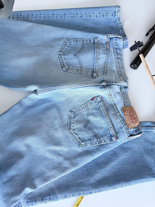 Levis 501 vintage w32 L35 light faded blue 501s made in USA  90s straight leg jeans 501 32” waist