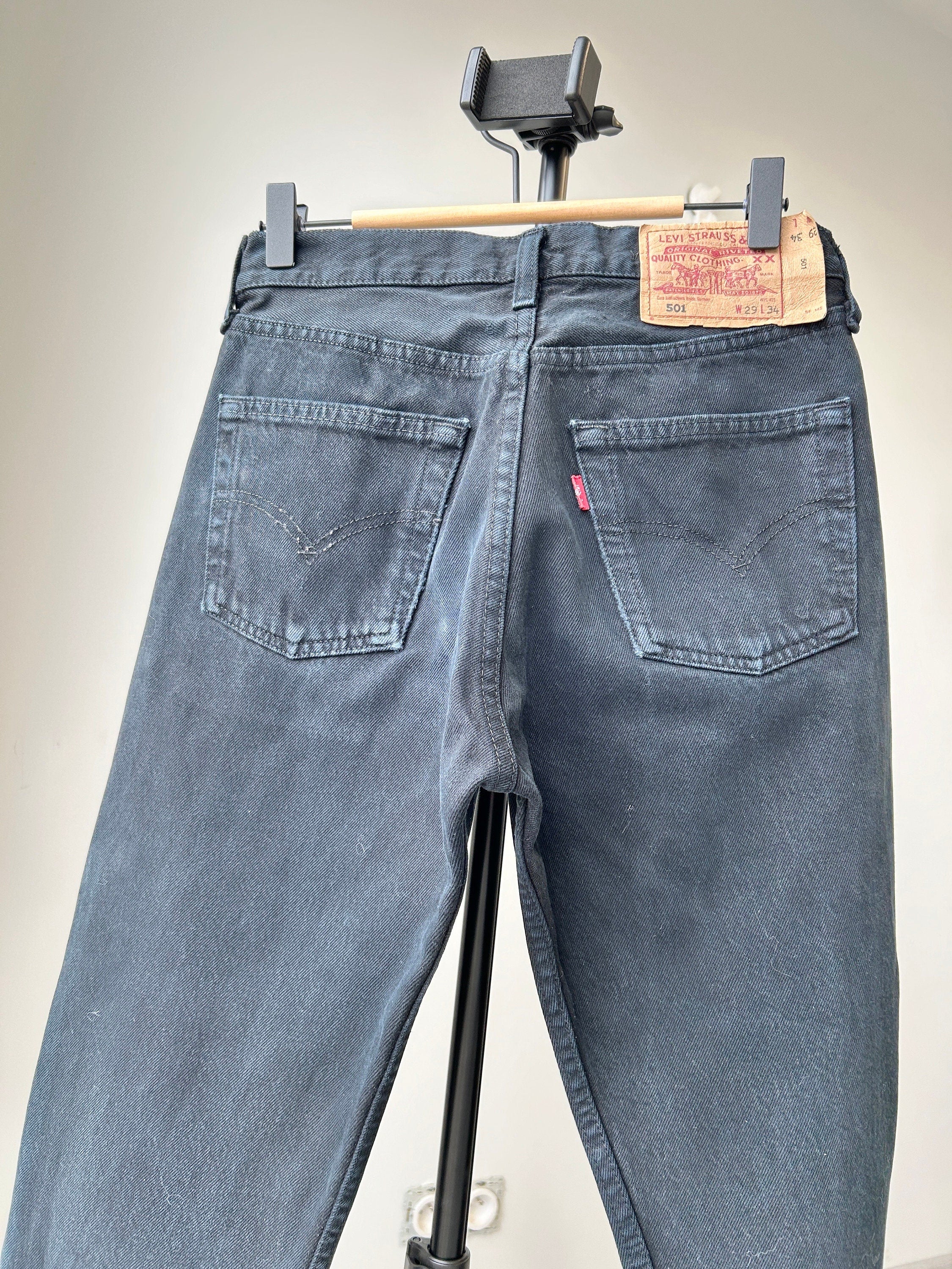 Levi’s 501 vintage w27 L33 Levi’s 501 black straight leg black 501 vintage black 501 worn vintage Levi’s