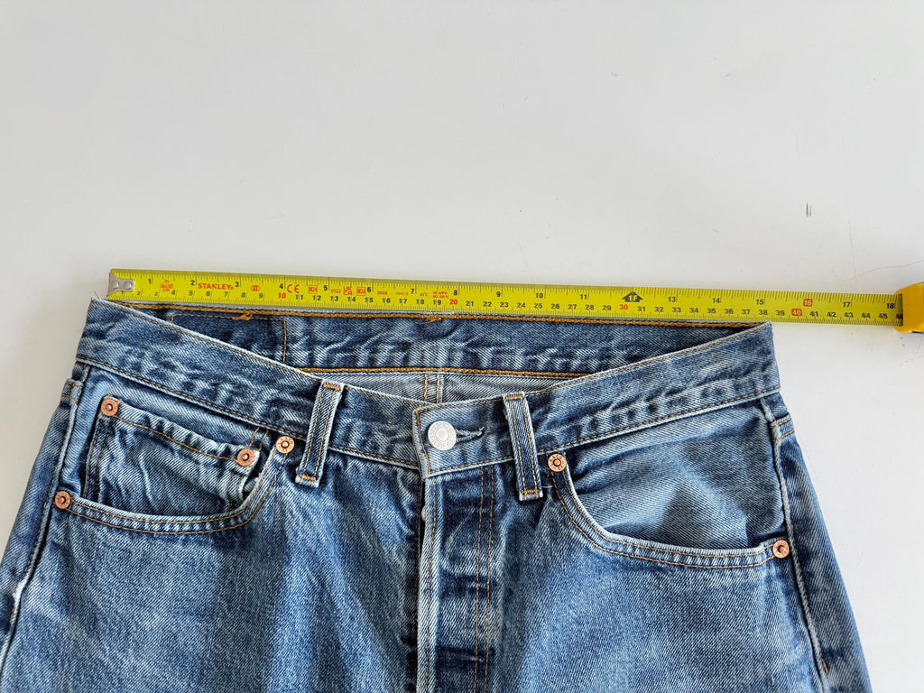 W30 L33 vintage Levis 501 29-30” measured whiskers faded dark blue made in 90s