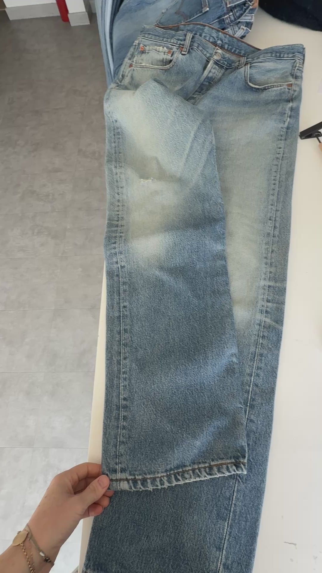 W36 L33 vintage Levis 501s 35-36” measured medium faded blue Y2K Levi’s 501s